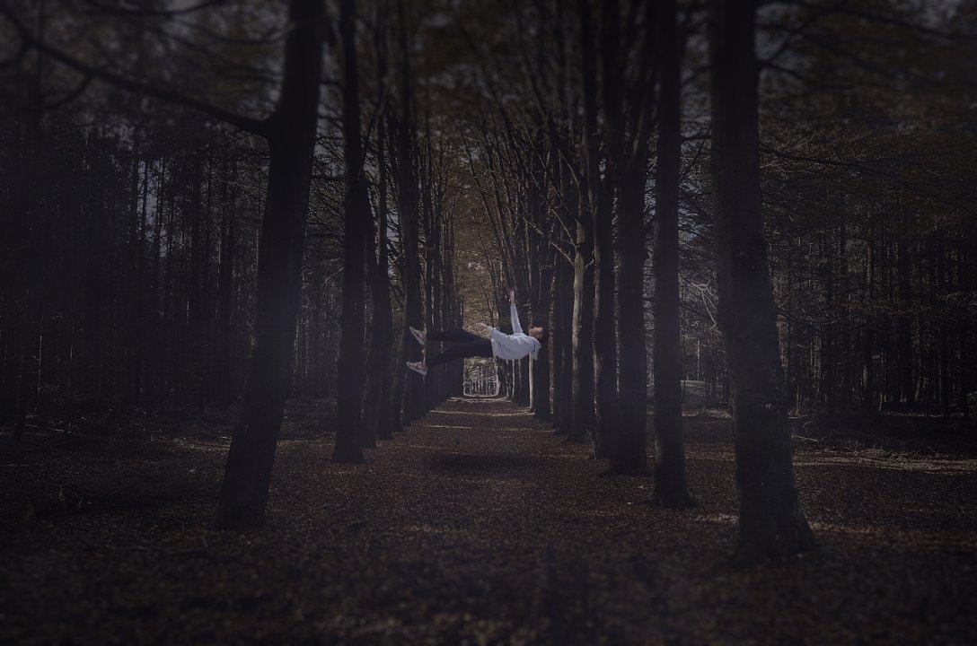 逃离废弃高校